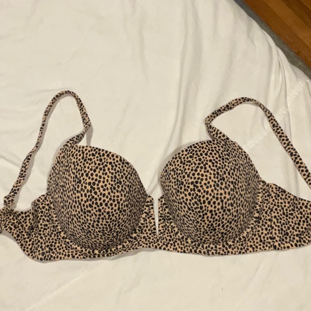 Shade and shore baiting suit top. Size 36DD